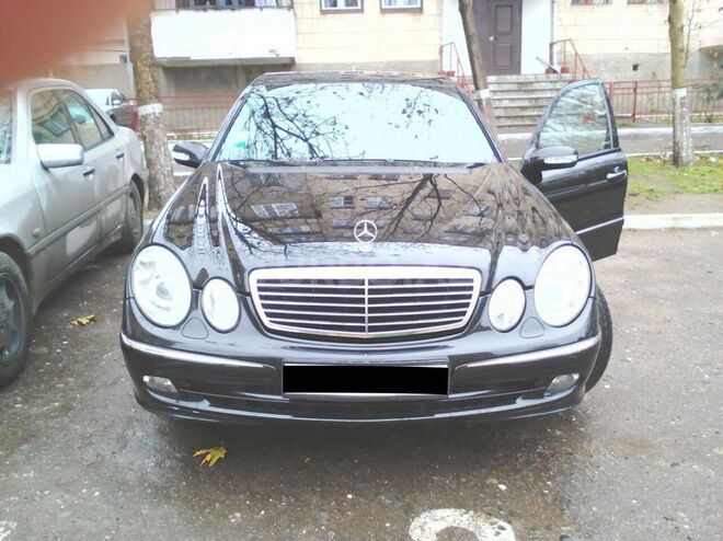 Mercedes E 220 2005, 281,000 km - 2.2 l - Bakı