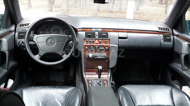 Mercedes E 240 1997, 225,000 km - 2.4 l - Sumqayıt