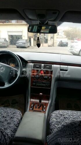 Mercedes E 220 2000, 390,000 km - 2.2 l - Bakı