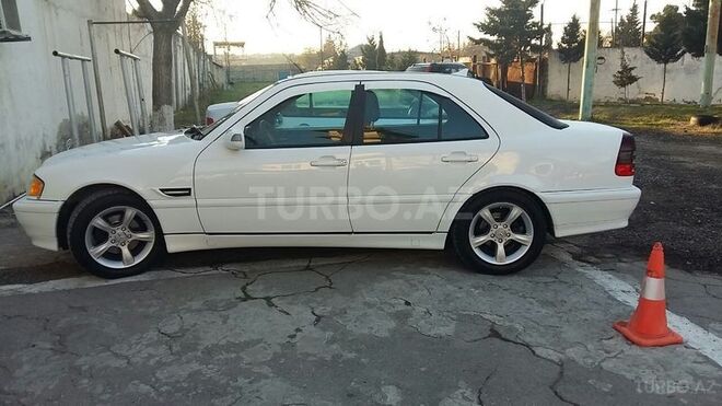 Mercedes C 200 2000, 186,000 km - 2.0 л - Sumqayıt