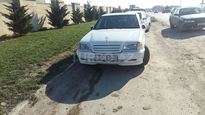 Mercedes C 200 2000, 186,000 km - 2.0 л - Sumqayıt