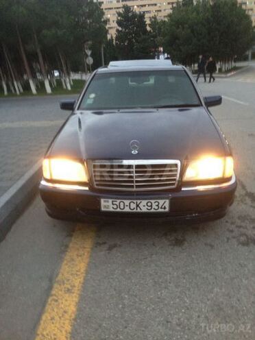 Mercedes C 220 1996, 298,000 km - 2.2 l - Sumqayıt