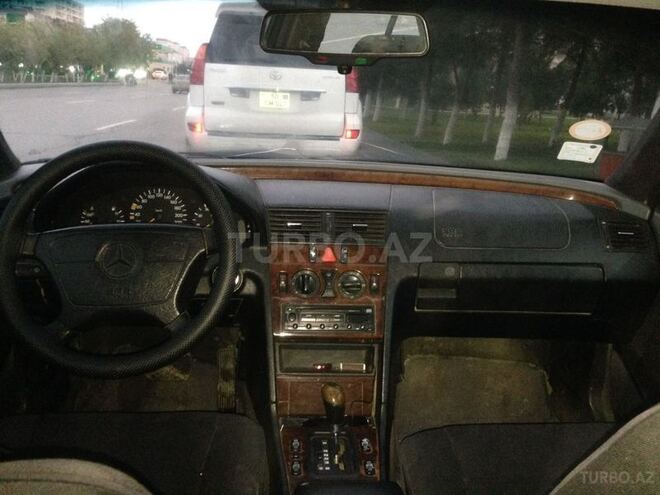 Mercedes C 220 1996, 298,000 km - 2.2 l - Sumqayıt