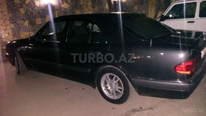 Mercedes E 220 1995, 255,880 km - 2.2 л - Ağsu