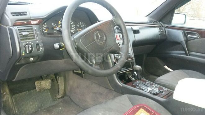 Mercedes E 220 1995, 255,880 km - 2.2 л - Ağsu