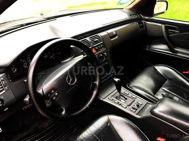 Mercedes E 320 2001, 330,000 km - 3.2 l - Bakı