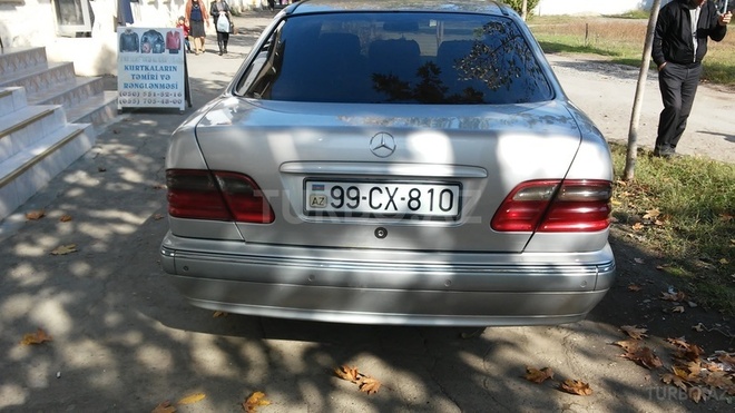 Mercedes E 220 2001, 330,000 km - 2.2 l - Mingəçevir