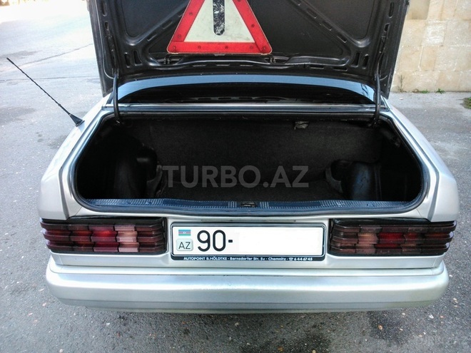 Mercedes E 260 1990, 380,000 km - 2.6 l - Bakı