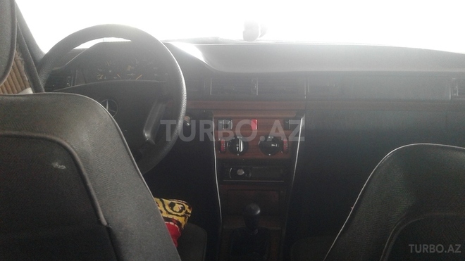 Mercedes E 200 1992, 365,800 km - 0.2 l - Saatlı