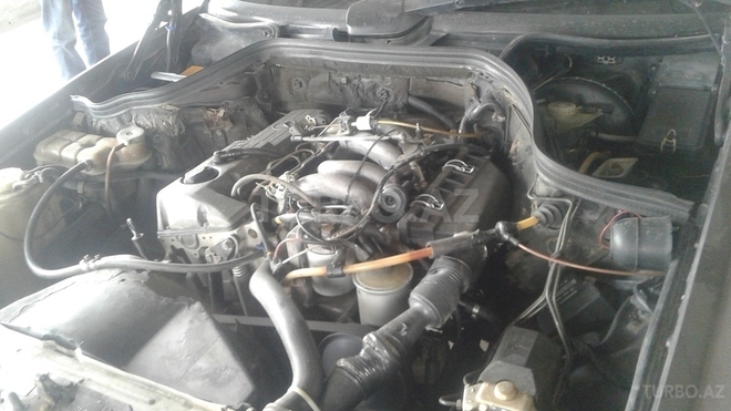 Mercedes E 200 1992, 365,800 km - 0.2 l - Saatlı