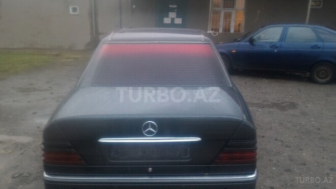 Mercedes E 200 1995, 230,000 km - 2.0 l - Bakı