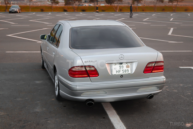 Mercedes E 240 2001, 175,000 km - 2.6 l - Bakı
