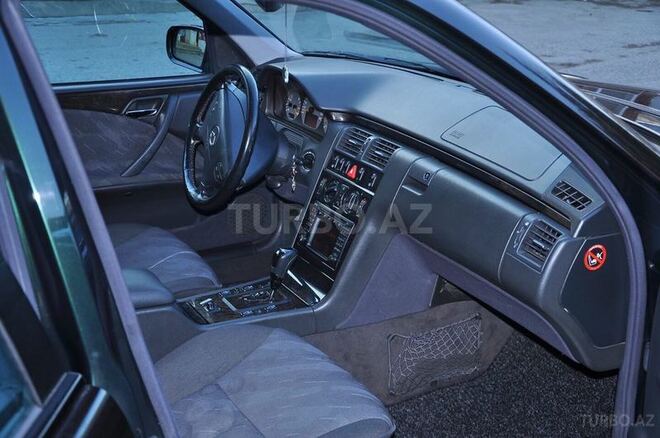 Mercedes E 270 2001, 218,000 km - 2.7 l - Bakı