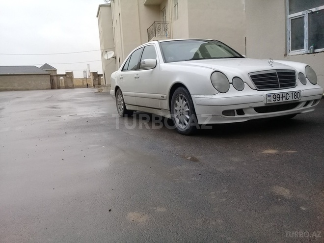 Mercedes E 220 2000, 241,000 km - 2.2 l - Bakı