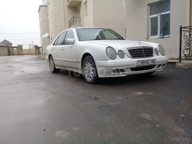 Mercedes E 220 2000, 241,000 km - 2.2 l - Bakı