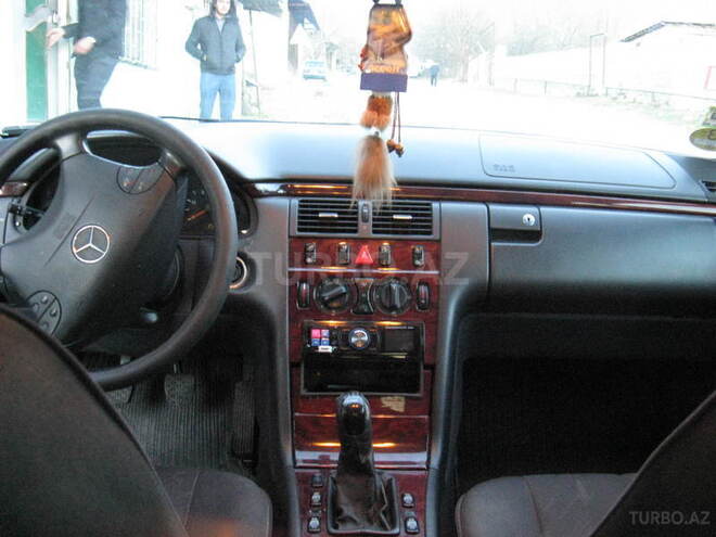 Mercedes E 200 2001, 320,000 km - 2.0 l - Şəki