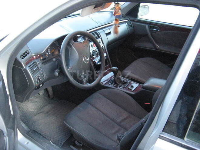 Mercedes E 200 2001, 320,000 km - 2.0 l - Şəki