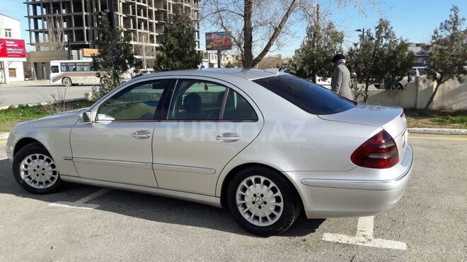 Mercedes E 220 2002, 273,000 km - 2.2 l - Bakı