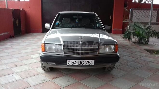 Mercedes 190 1991, 214,258 km - 2.0 l - Saatlı