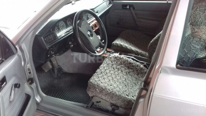 Mercedes 190 1991, 214,258 km - 2.0 l - Saatlı
