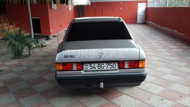 Mercedes 190 1991, 214,258 km - 2.0 l - Saatlı