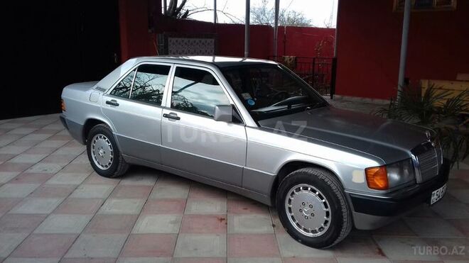 Mercedes 190 1991, 214,258 km - 2.0 l - Saatlı