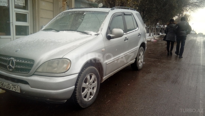 Mercedes ML 320 2000, 300,000 km - 3.2 л - Bakı