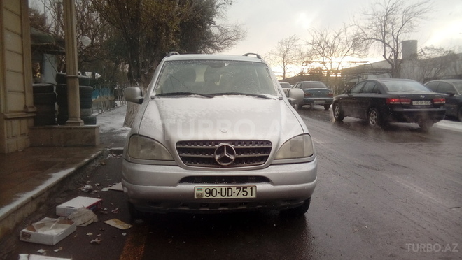 Mercedes ML 320 2000, 300,000 km - 3.2 л - Bakı