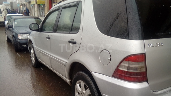 Mercedes ML 320 2000, 300,000 km - 3.2 л - Bakı