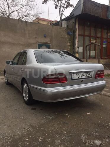 Mercedes E 240 2000, 301,000 km - 2.4 л - Bakı
