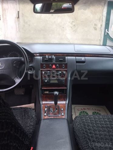 Mercedes E 240 2000, 301,000 km - 2.4 л - Bakı