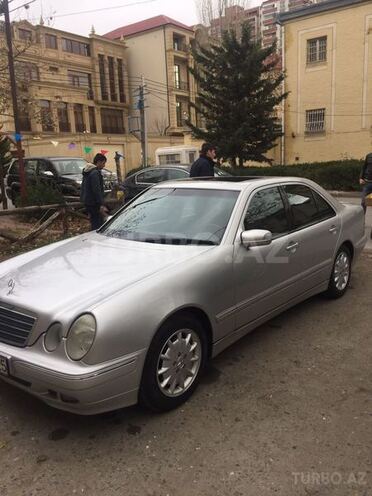 Mercedes E 240 2000, 301,000 km - 2.4 л - Bakı