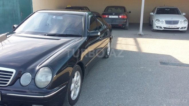 Mercedes E 220 2001, 300,000 km - 2.2 l - Bakı