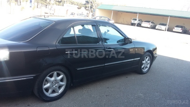 Mercedes E 220 2001, 300,000 km - 2.2 l - Bakı
