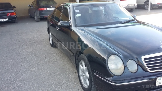 Mercedes E 220 2001, 300,000 km - 2.2 l - Bakı