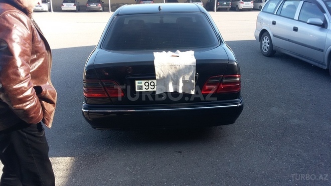 Mercedes E 220 2001, 300,000 km - 2.2 l - Bakı