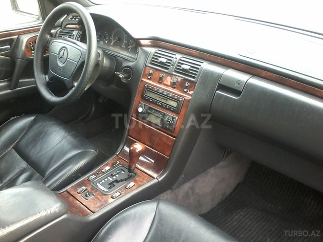 Mercedes E 320 1998, 230,000 km - 3.2 l - Sumqayıt