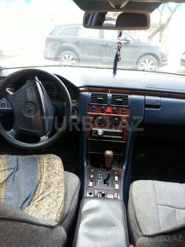 Mercedes E 220 1997, 350,000 km - 2.2 л - Bakı