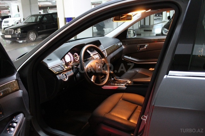 Mercedes E 220 2010, 133,000 km - 2.2 л - Bakı