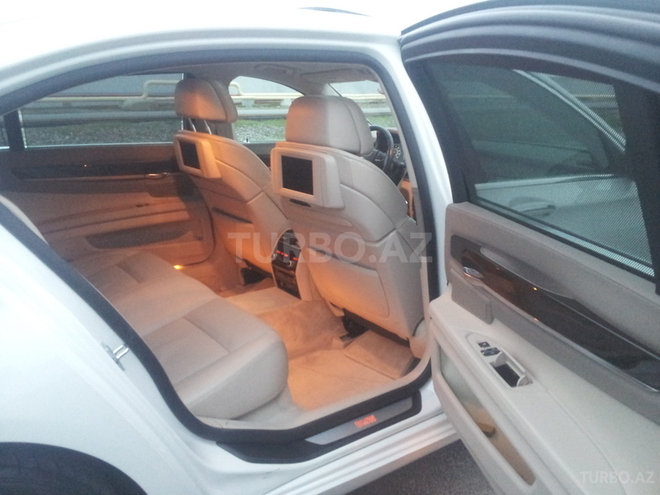 BMW 750 2009, 84,000 km - 4.4 l - Bakı
