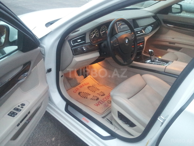 BMW 750 2009, 84,000 km - 4.4 l - Bakı