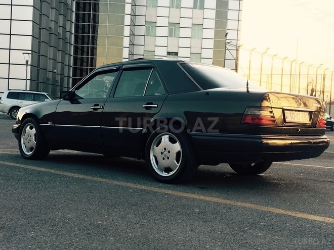 Mercedes E 220 1994, 341,234 km - 2.2 l - Bakı