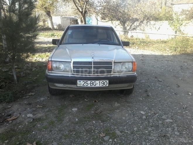 Mercedes E 200 1989, 352,355 km - 2.0 l - Beyləqan