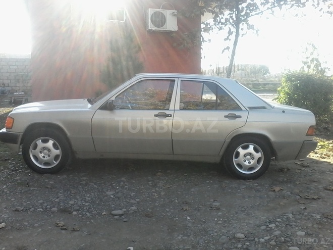 Mercedes E 200 1989, 352,355 km - 2.0 l - Beyləqan