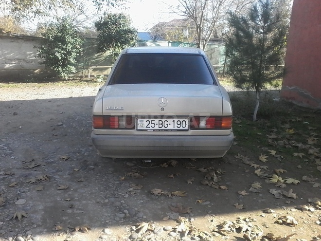 Mercedes E 200 1989, 352,355 km - 2.0 l - Beyləqan