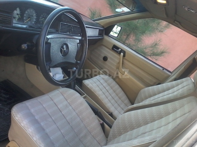 Mercedes E 200 1989, 352,355 km - 2.0 l - Beyləqan