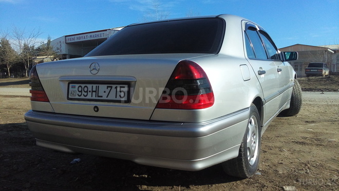 Mercedes C 200 2000, 194,000 km - 2.0 l - Salyan