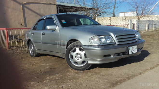 Mercedes C 200 2000, 194,000 km - 2.0 l - Salyan