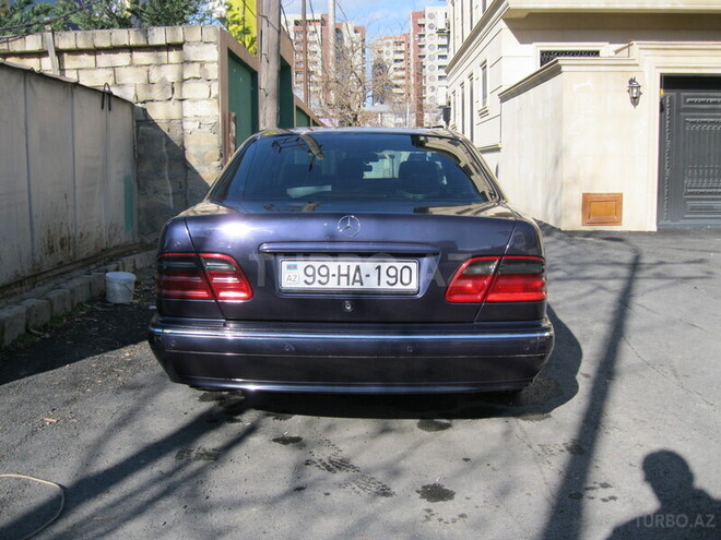 Mercedes E 220 1999, 258,000 km - 2.2 l - Bakı