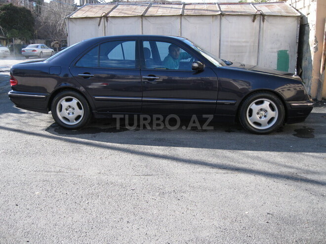 Mercedes E 220 1999, 258,000 km - 2.2 l - Bakı